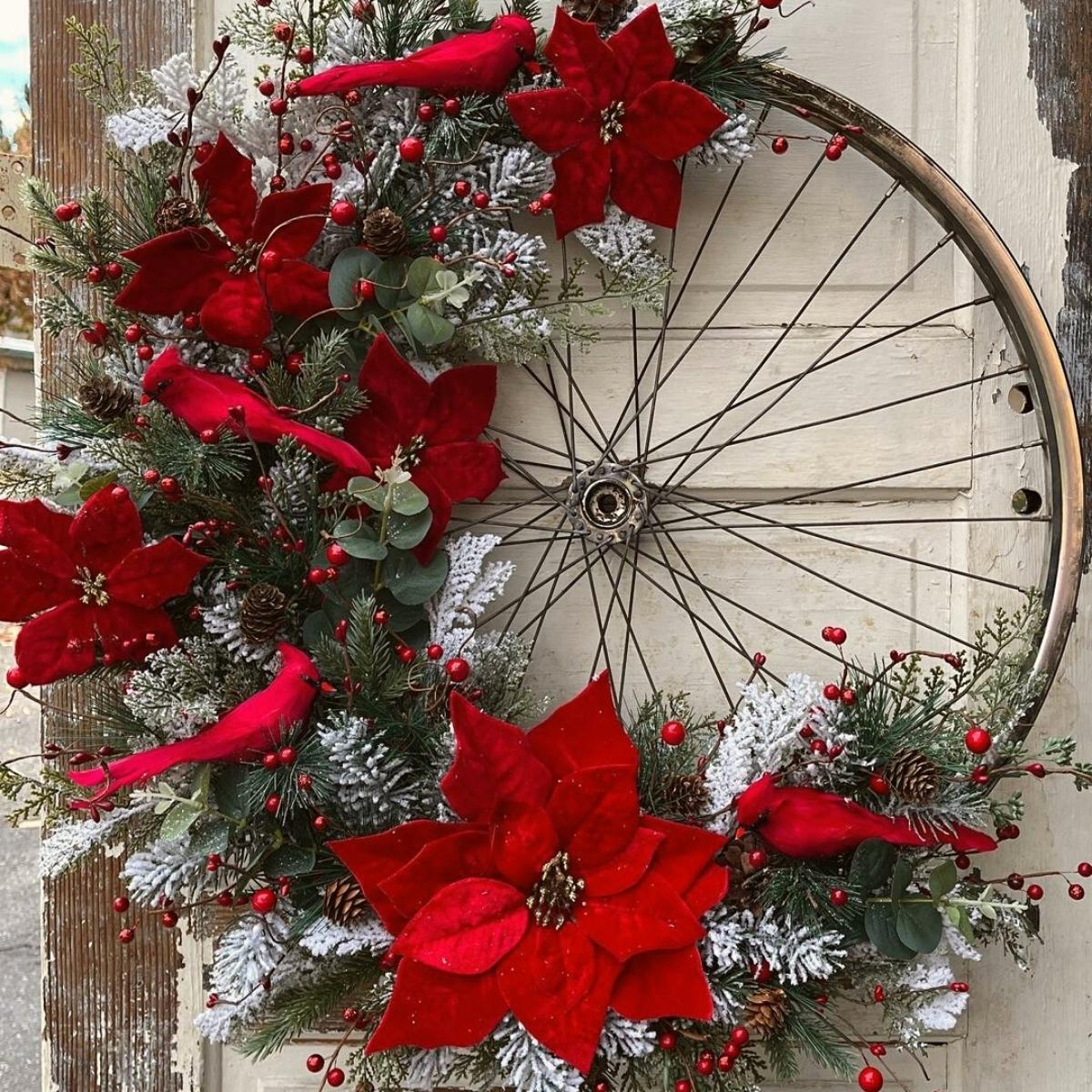 Christmas poinsettia wreath on Thursd