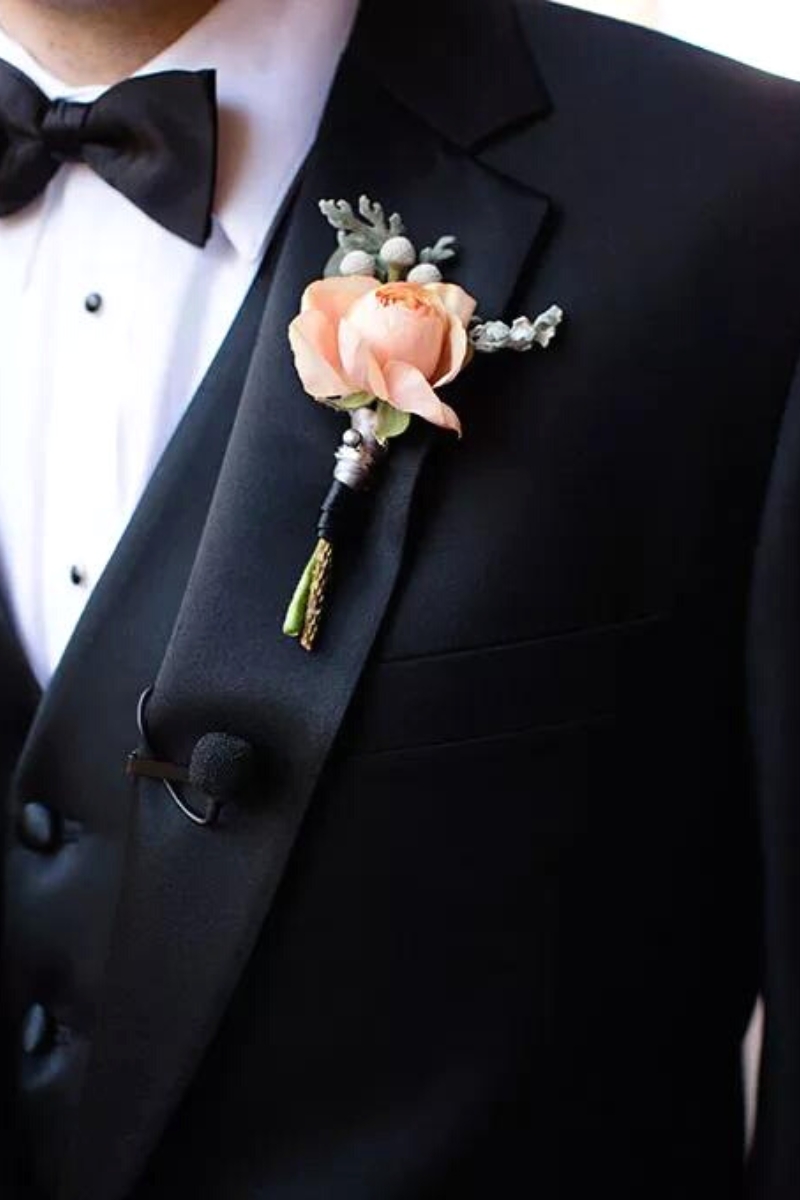 Wedding boutonniere idea using ranunculus on Thursd