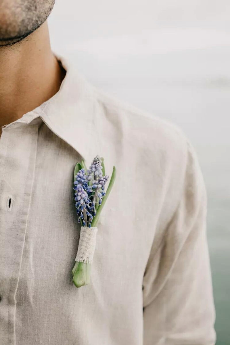 Boutonnieres for weddings using blue grape hyacinth on Thursd