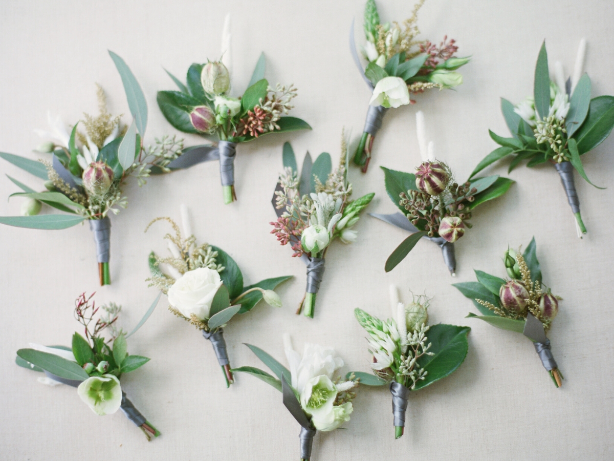 Choosing the correct boutonniere color scheme on Thursd