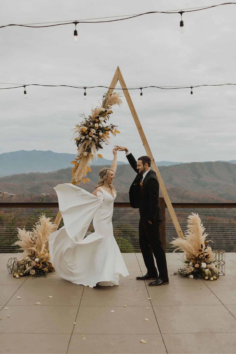 Wedding arch for wedding celebrations make the venue more beautiful on Thursd