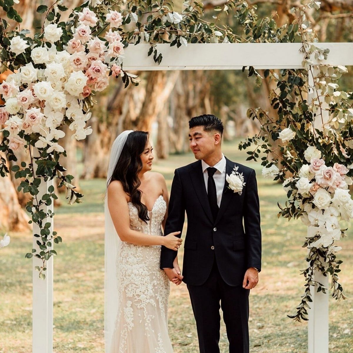 How to style a wedding arch on Thursd