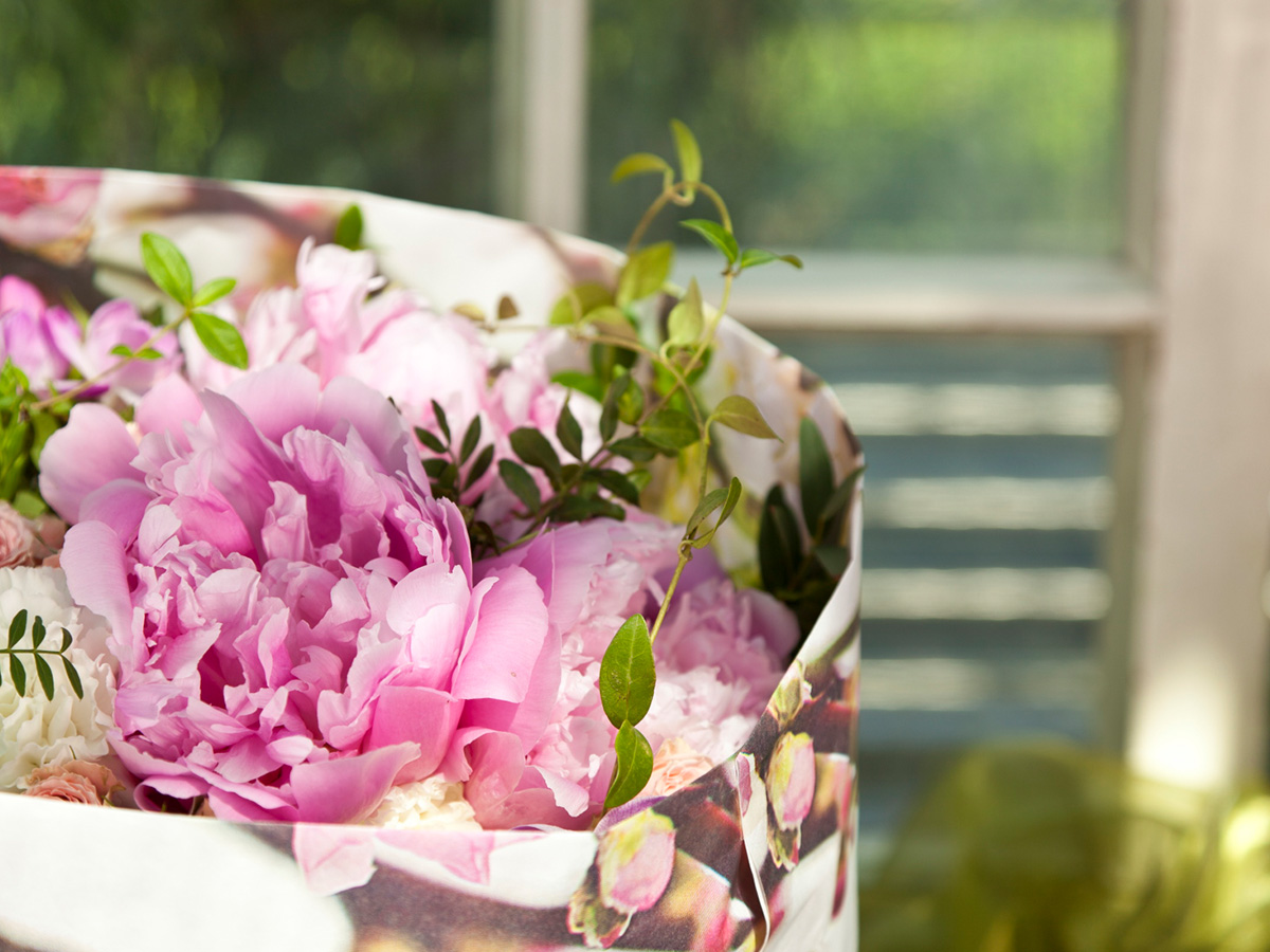 Carccu wrapping paper with peony on Thursd