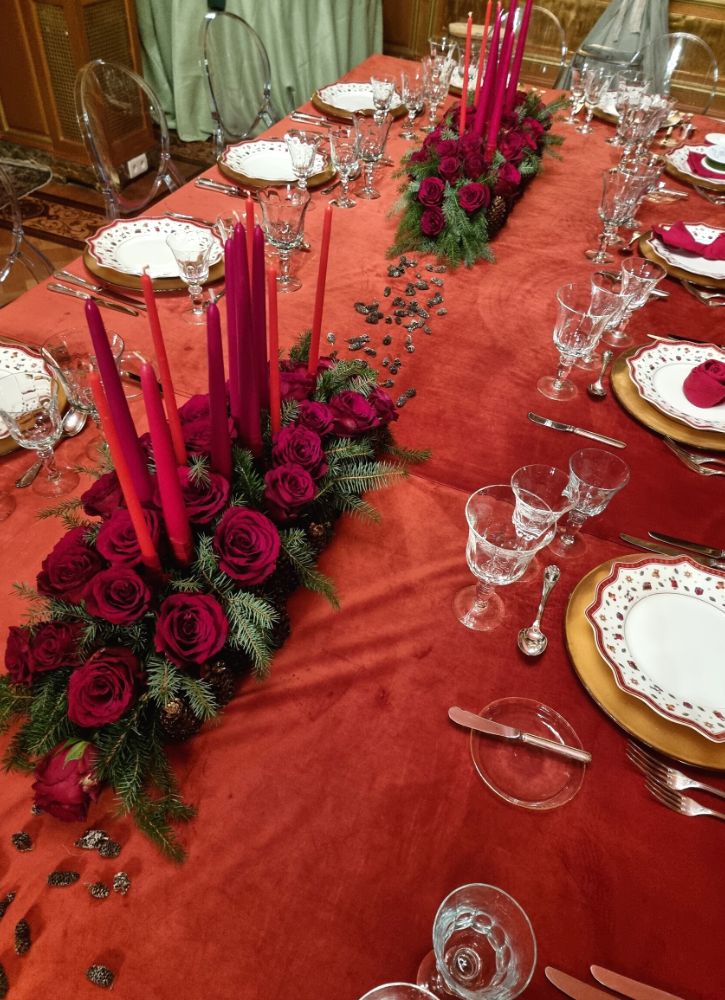 Festive Table Design With Rose Red Bentley A VIP Name on Thursd