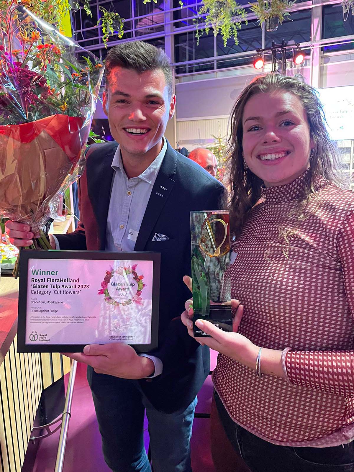 Bredefleur Levi Evers and Hannah Zwinkels with Glazen Tulp Award on Thursd