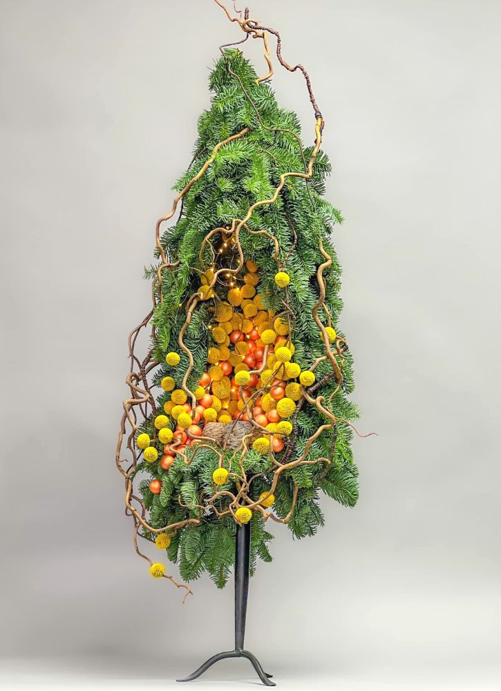A Christmas Flowers Tree by Claudia Tararache