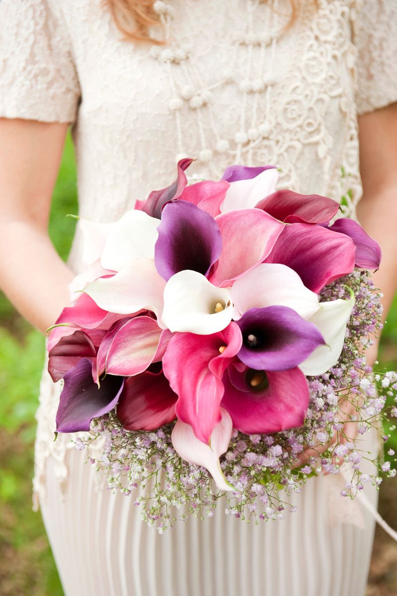 Bridal bouquet using mixed colored Callas