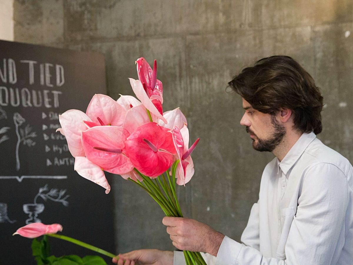 Anthurium flowers in London flower school by Wagner Kreusch