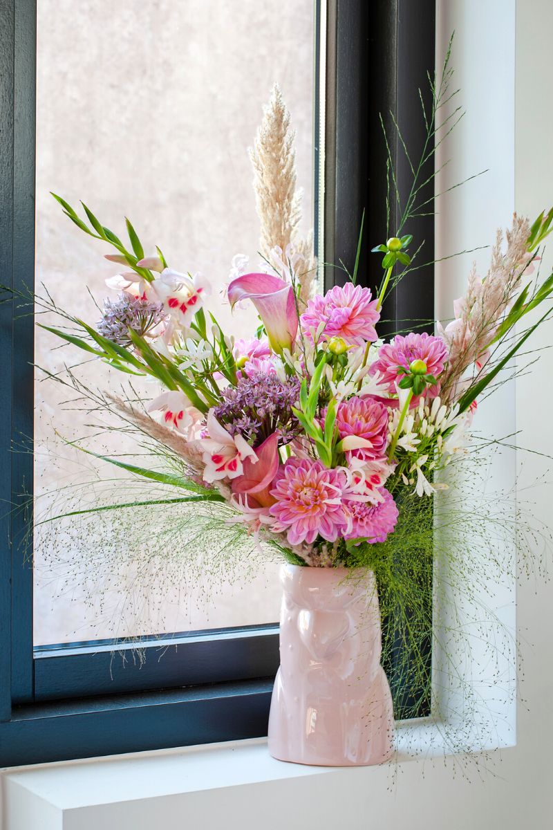 Lovely arrangement for valentines day using pink calla