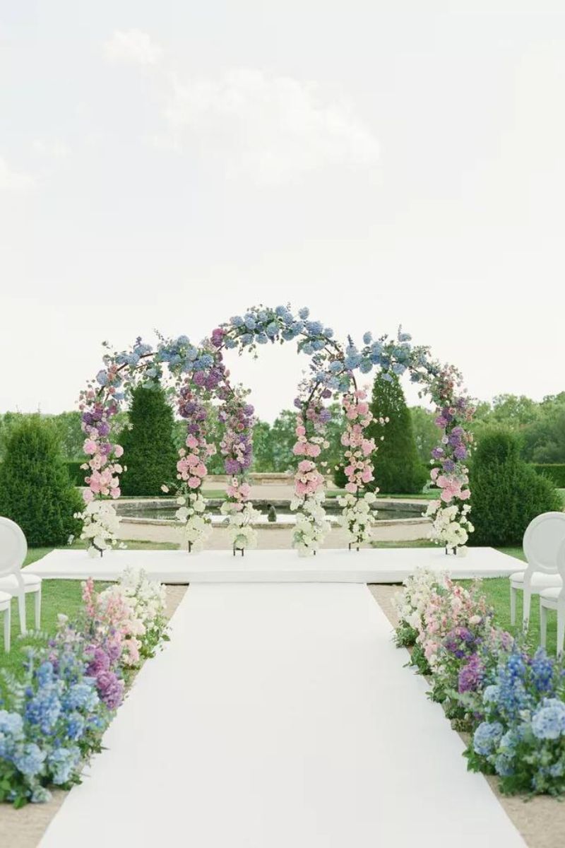 Wedding floral trends with dynamic aisles