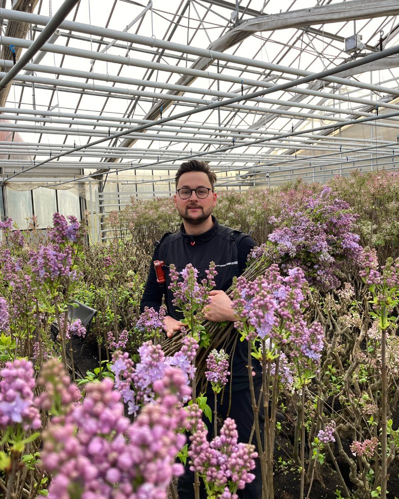 De Seringen Specialist worker in greenhouse