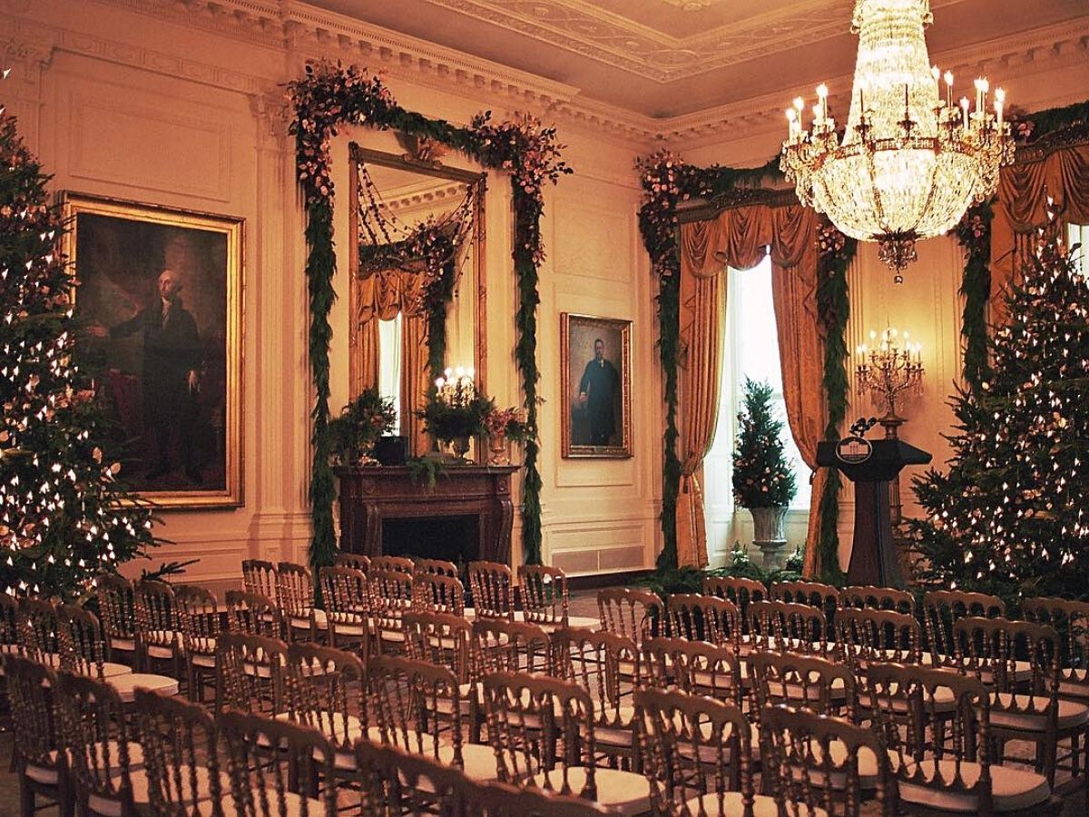 White house decor by Emily Thompson Flowers