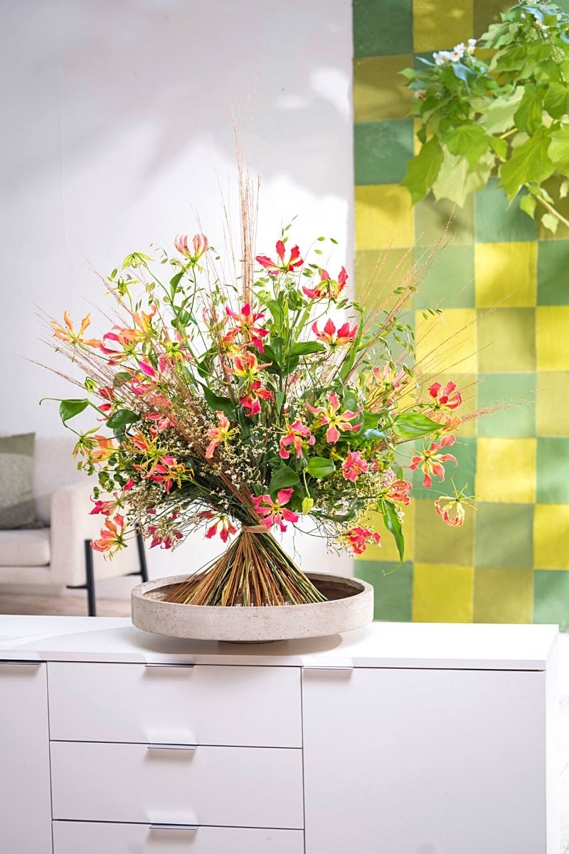Types of floral arrangements you can do with Gloriosa Superba