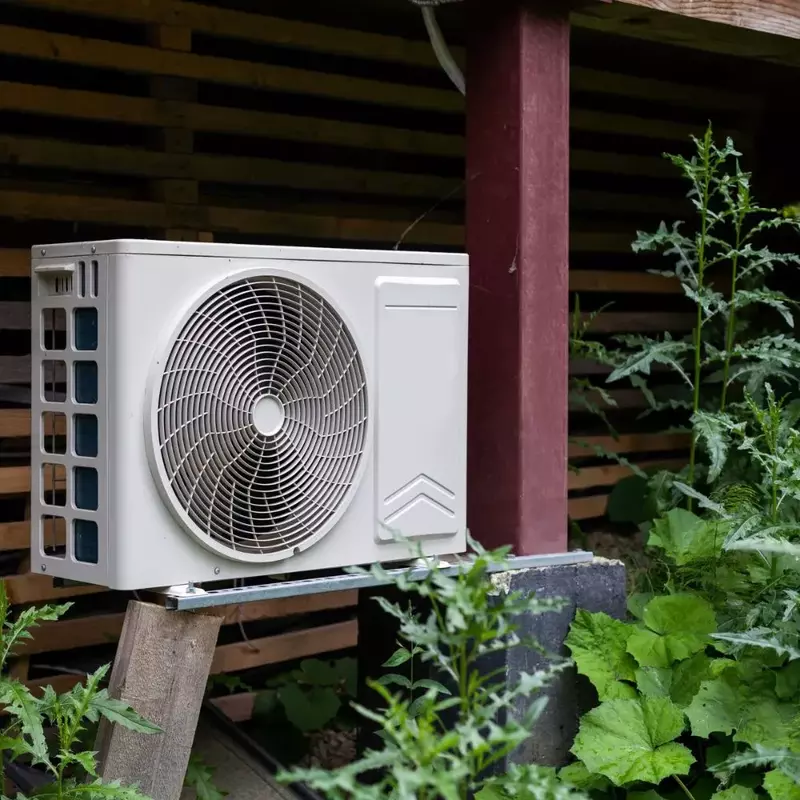landscaping-around-your-hvac-unit-7-things-to-know-featured