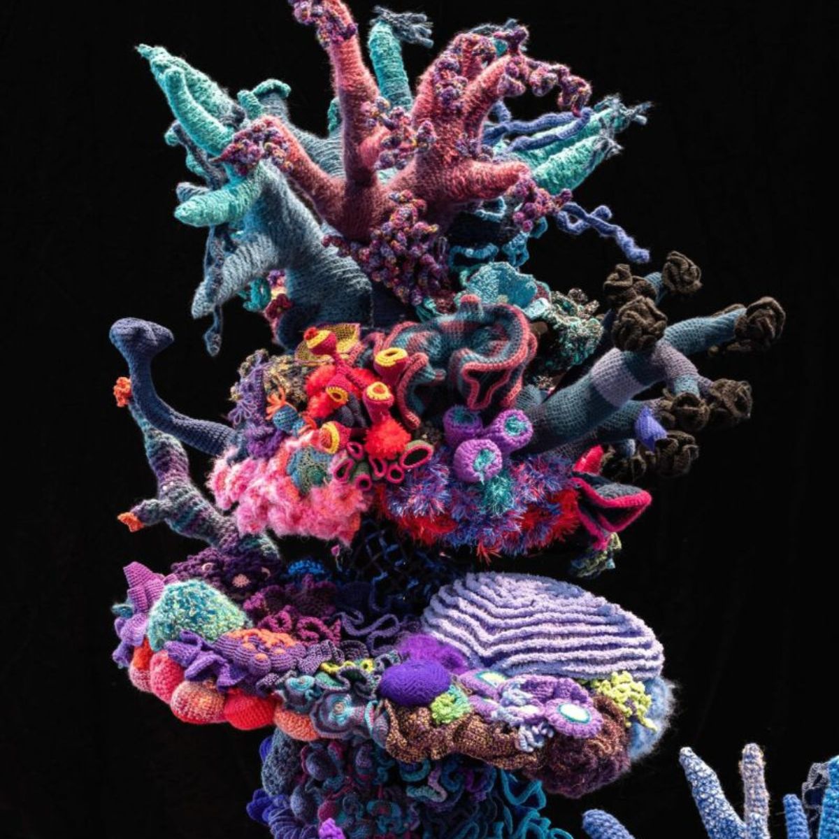 coral-ecosystem-of-thousands-of-crocheted-sculptures-featured
