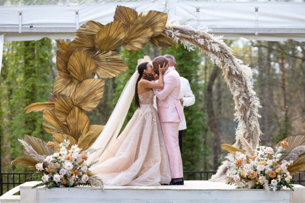 Inside a Celebrity Wedding Mini-mony - wedding jeezy and jeannie mai - the kiss - on thursd