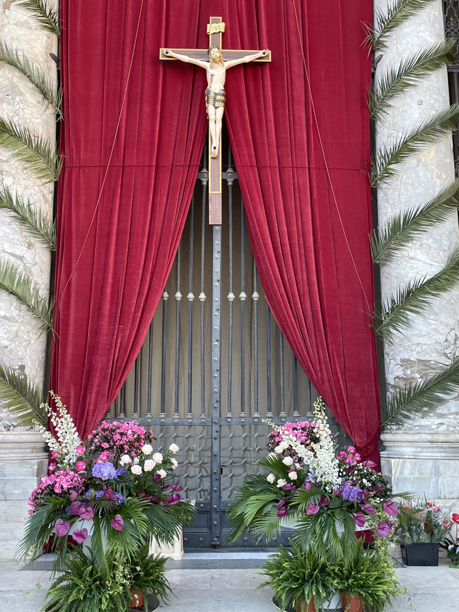 Easter mass flower arrangements in Rome