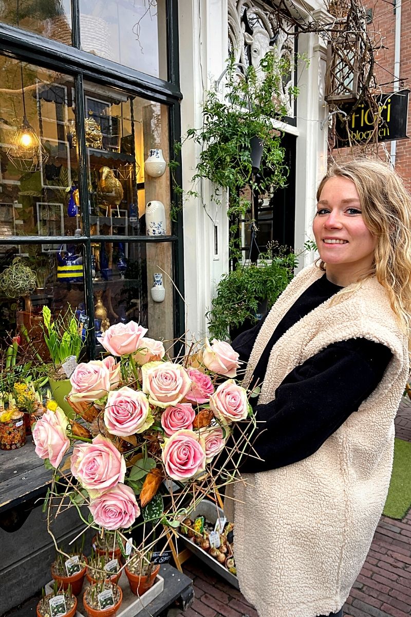 Rose Candy Horizon floral arrangement by Fiori Bloemen