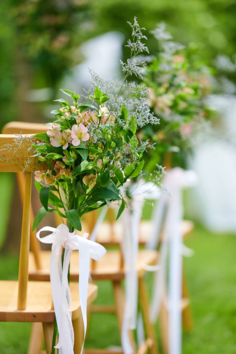 Alstroemeria and charmelia by Decorum used in wedding decor