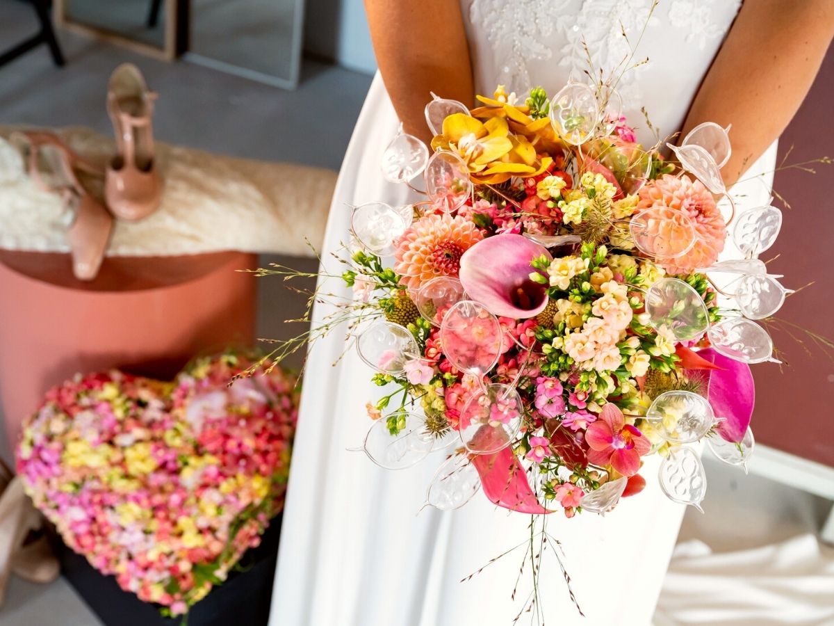 Pink callas for weddings by Decorum