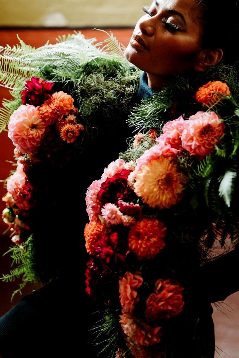 A Love Affair Between Fashion and Flowers - Article onThursd