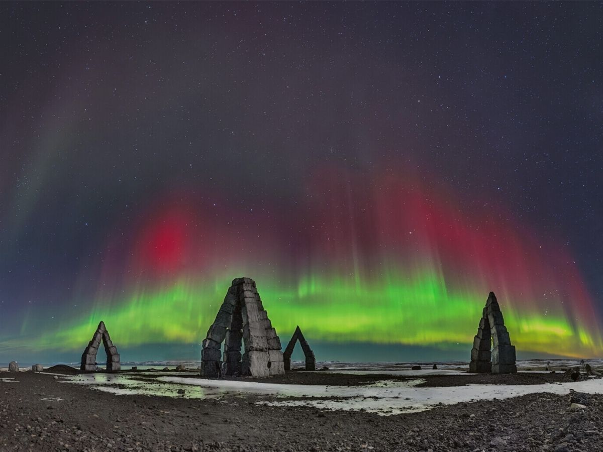 Cari Letelier photographs aurora borealis