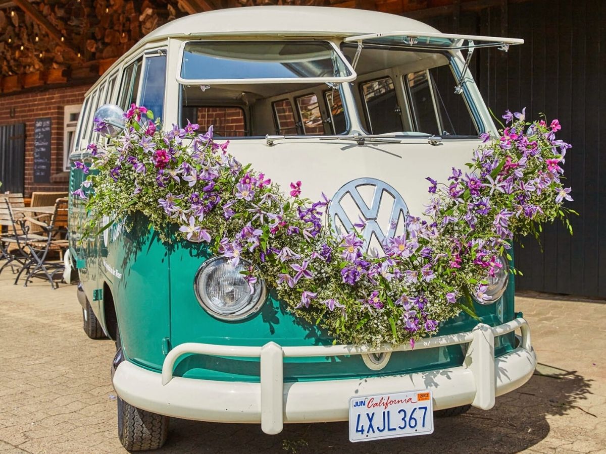 Decorating a wedding car with Clematis Amazing