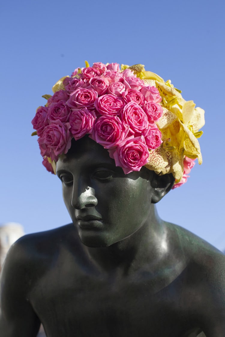 Florist Geoffroy Mottart Dresses Public Statues in Flowers Statue with roses