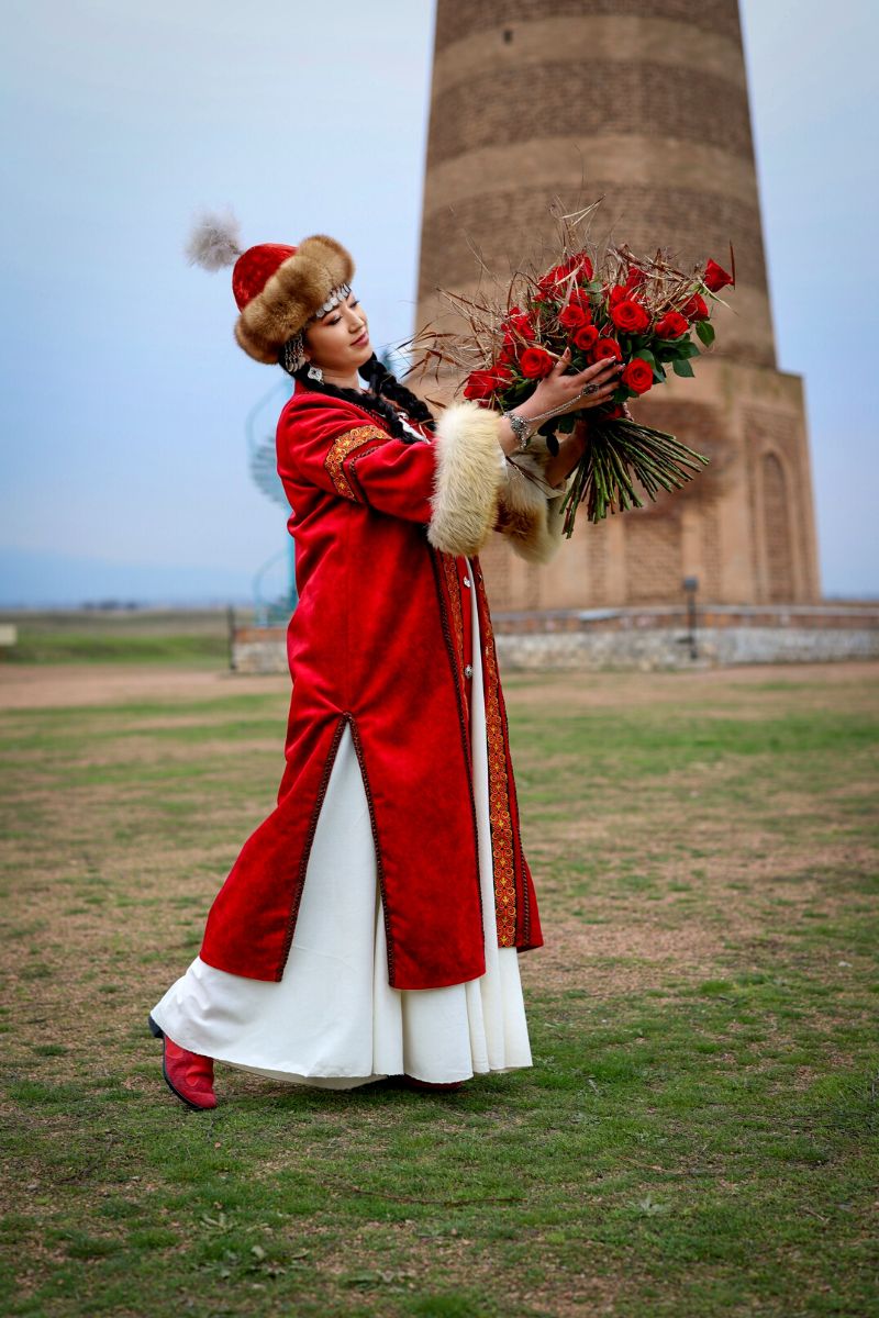 Bouquets by Petr Anokhin are a tribute to the memory of past days