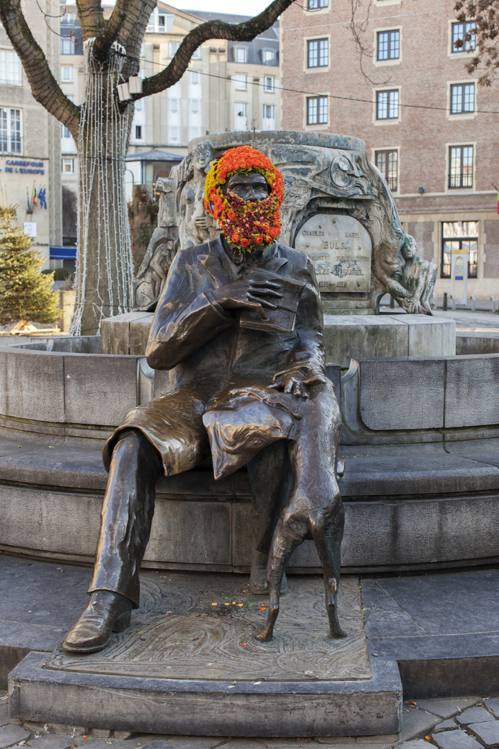 Florist Geoffroy Mottart Dresses Public Statues in Flowers Fleurissements