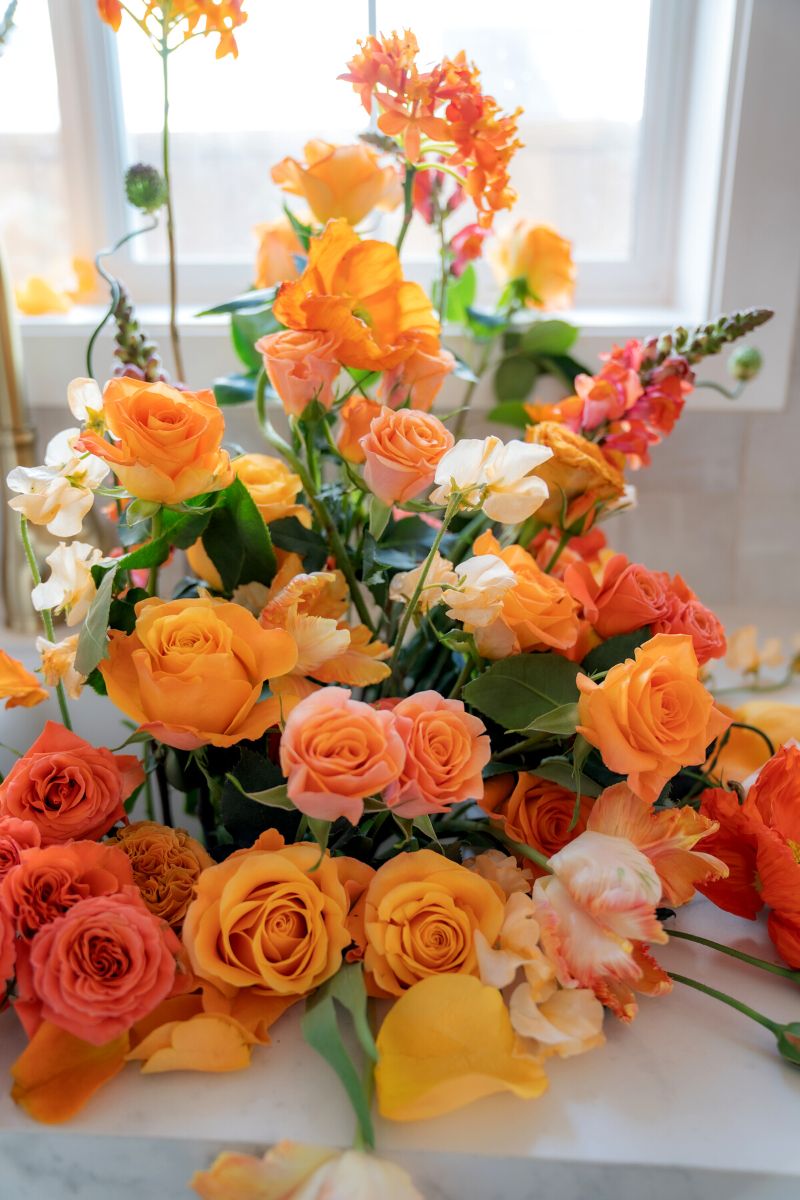 Orange roses give the spring vibe