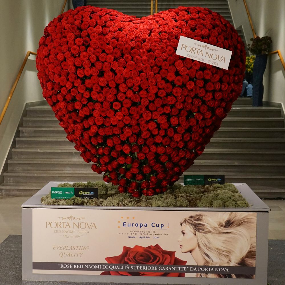 Porta Nova Red Naomi Heart at Europa Cup Floral Design 2016