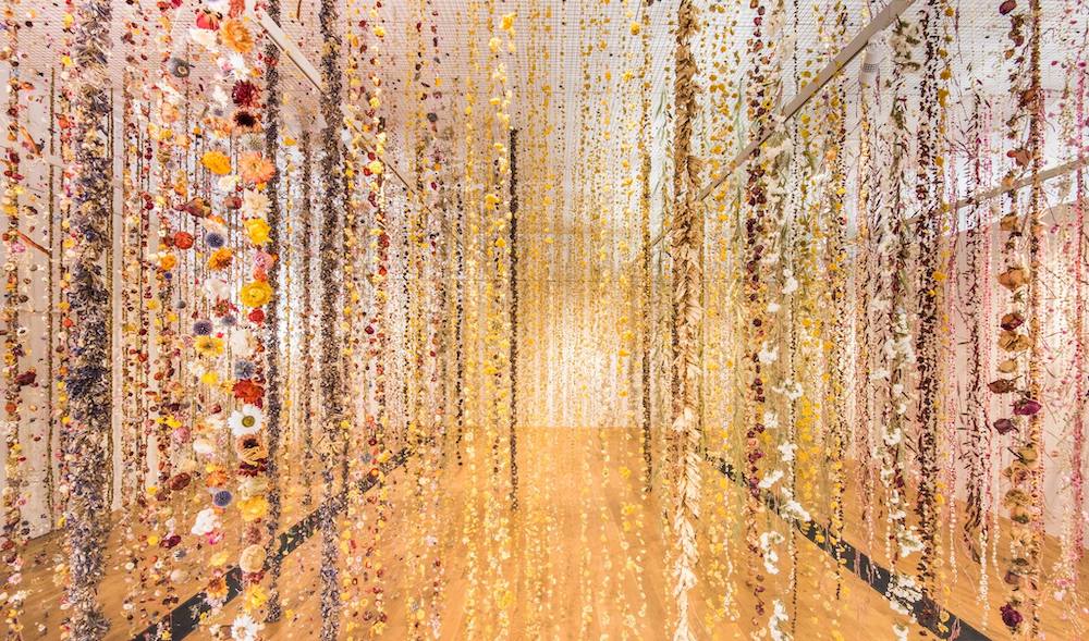 The Queen of Suspended Florals Strikes Again With a Canopy of Flowers Shirley Sherwood Gallery