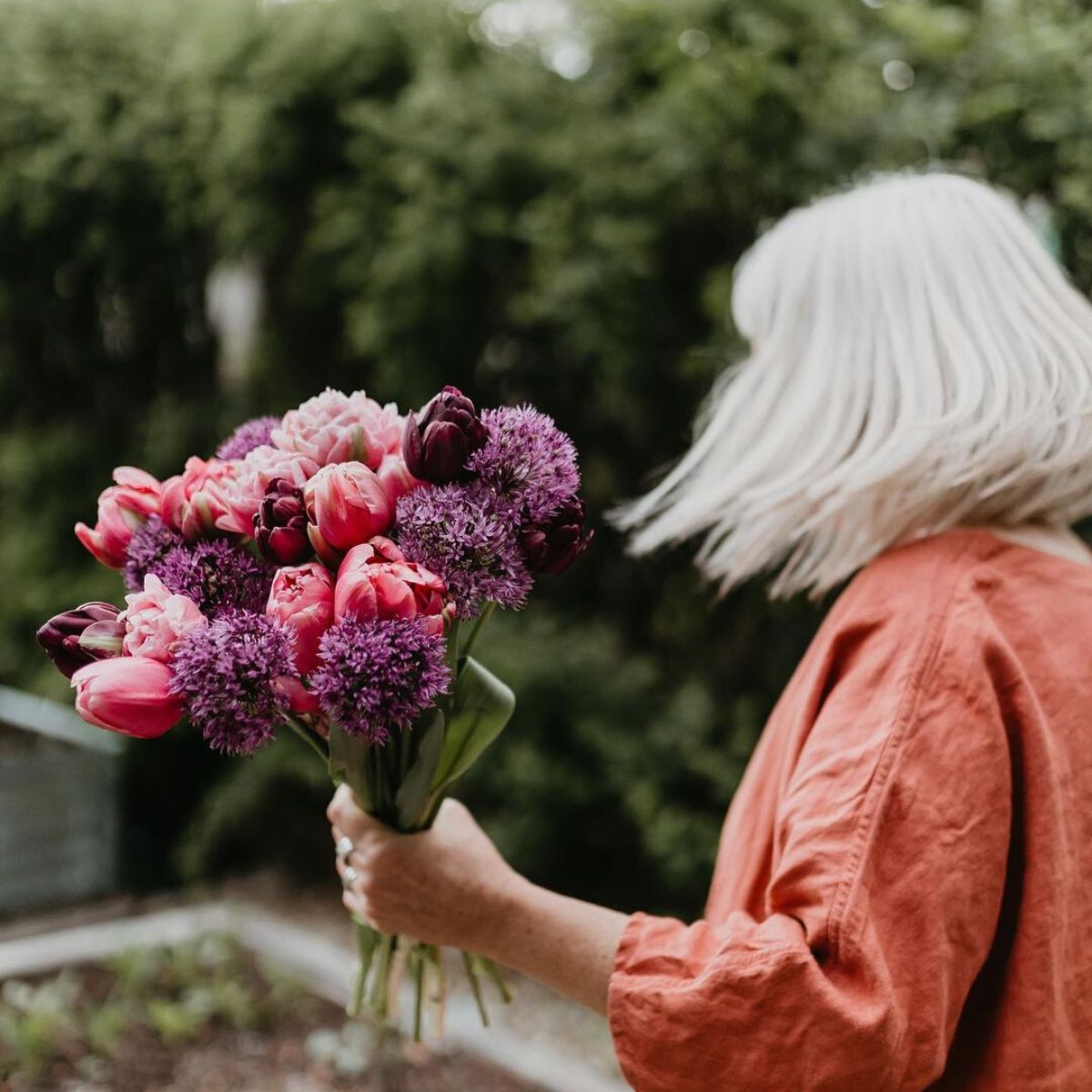 Becky Feasby works sustainable with flowers