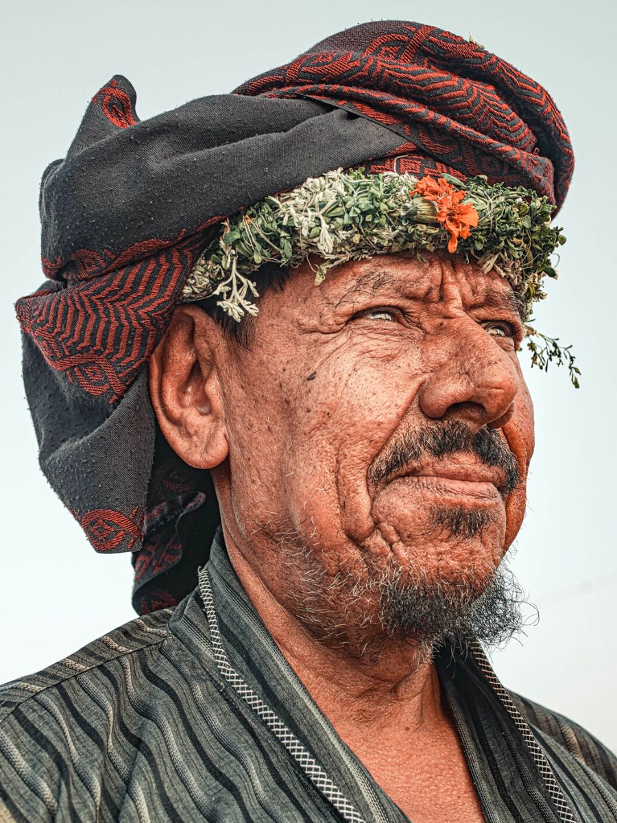 Omar Reda photographs men with flowers