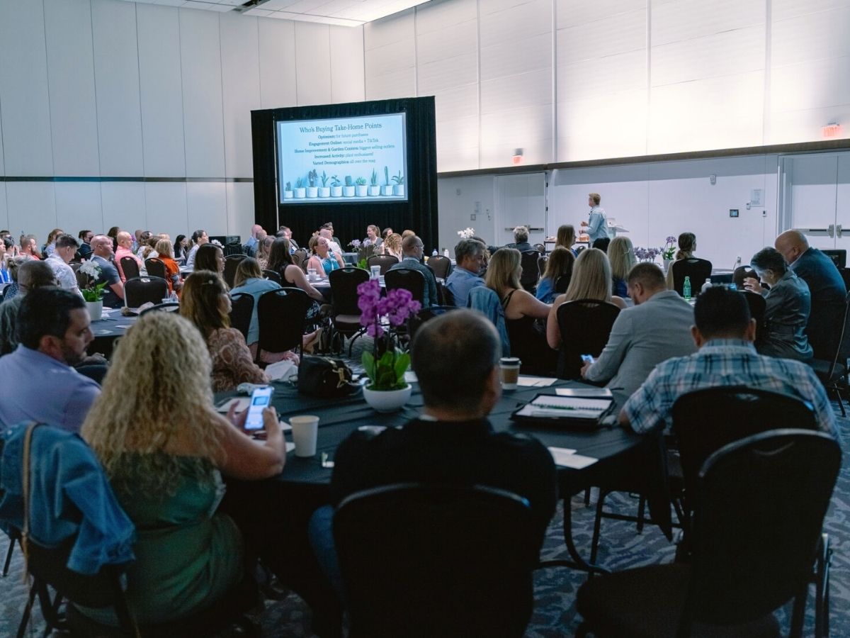 Flower talks about the floral industry in Floriexpo event