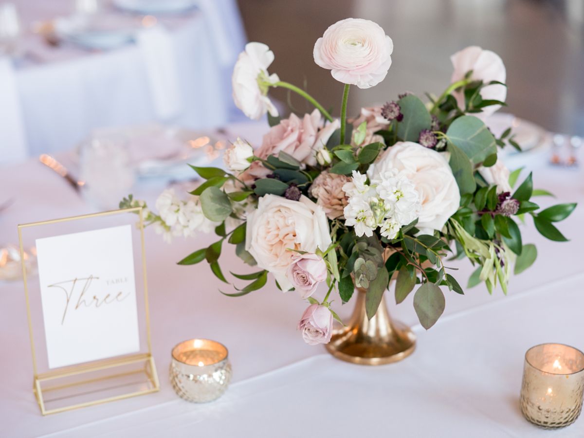Table Design Blush Flowers