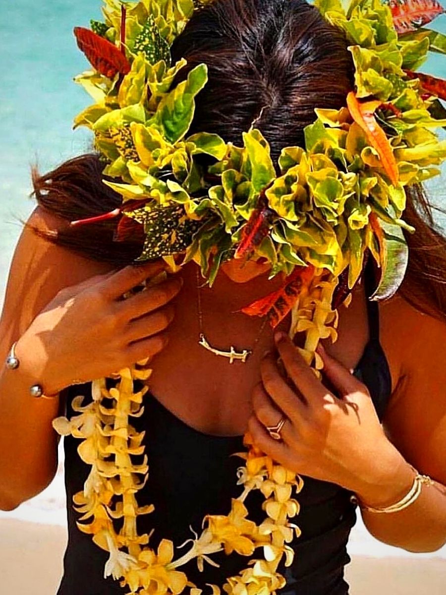 Hawaii Flower Lei - A Circle of Aloha and the Iconic Symbol of Hawaii -  Hawaii Travel Guide