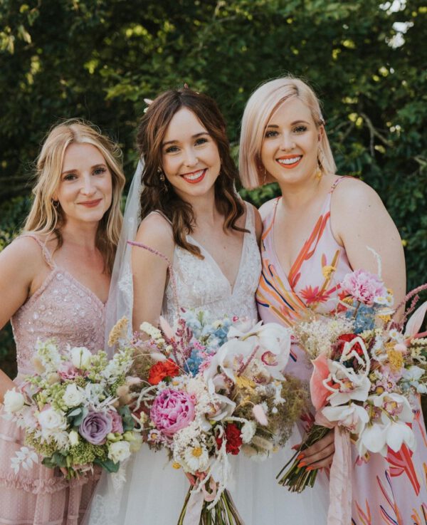 These Are the Floral Wedding Trends For 2021 Colorful wedding bouquets