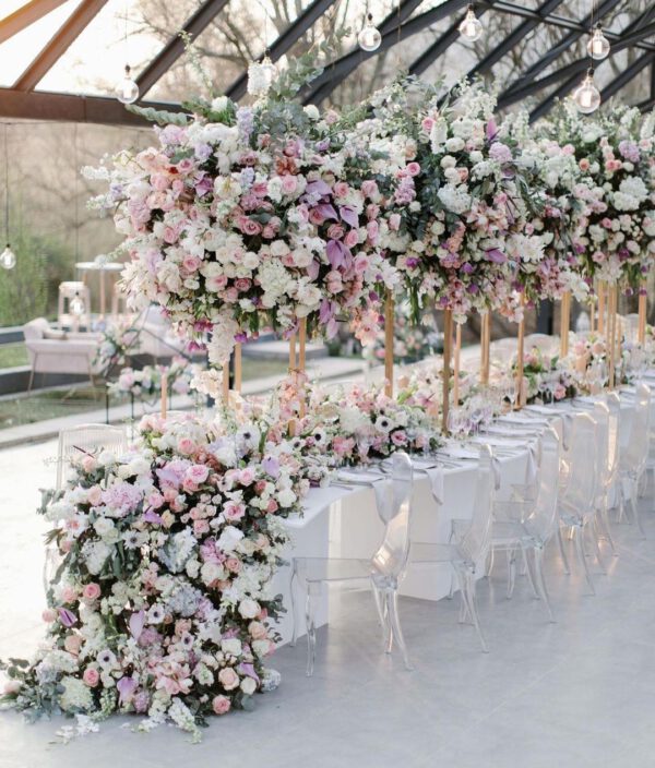 These Are the Floral Wedding Trends For 2021 Tablescape