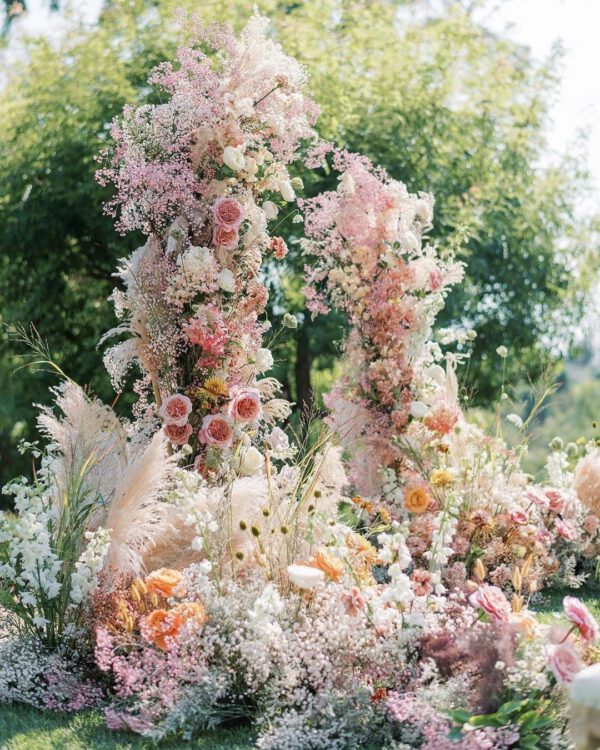 These Are the Floral Wedding Trends For 2021 Wedding Arch