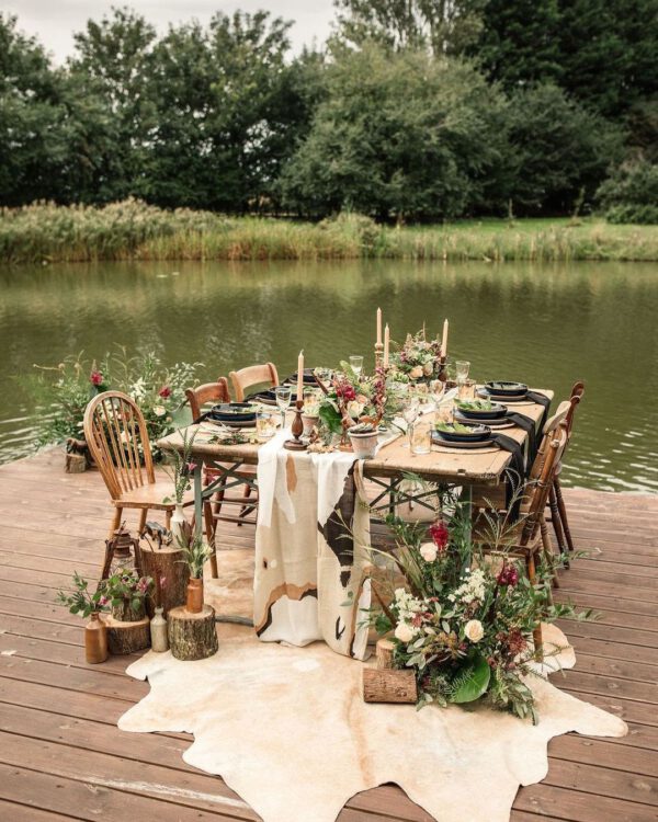 These Are the Floral Wedding Trends For 2021 Boho Chic table setting