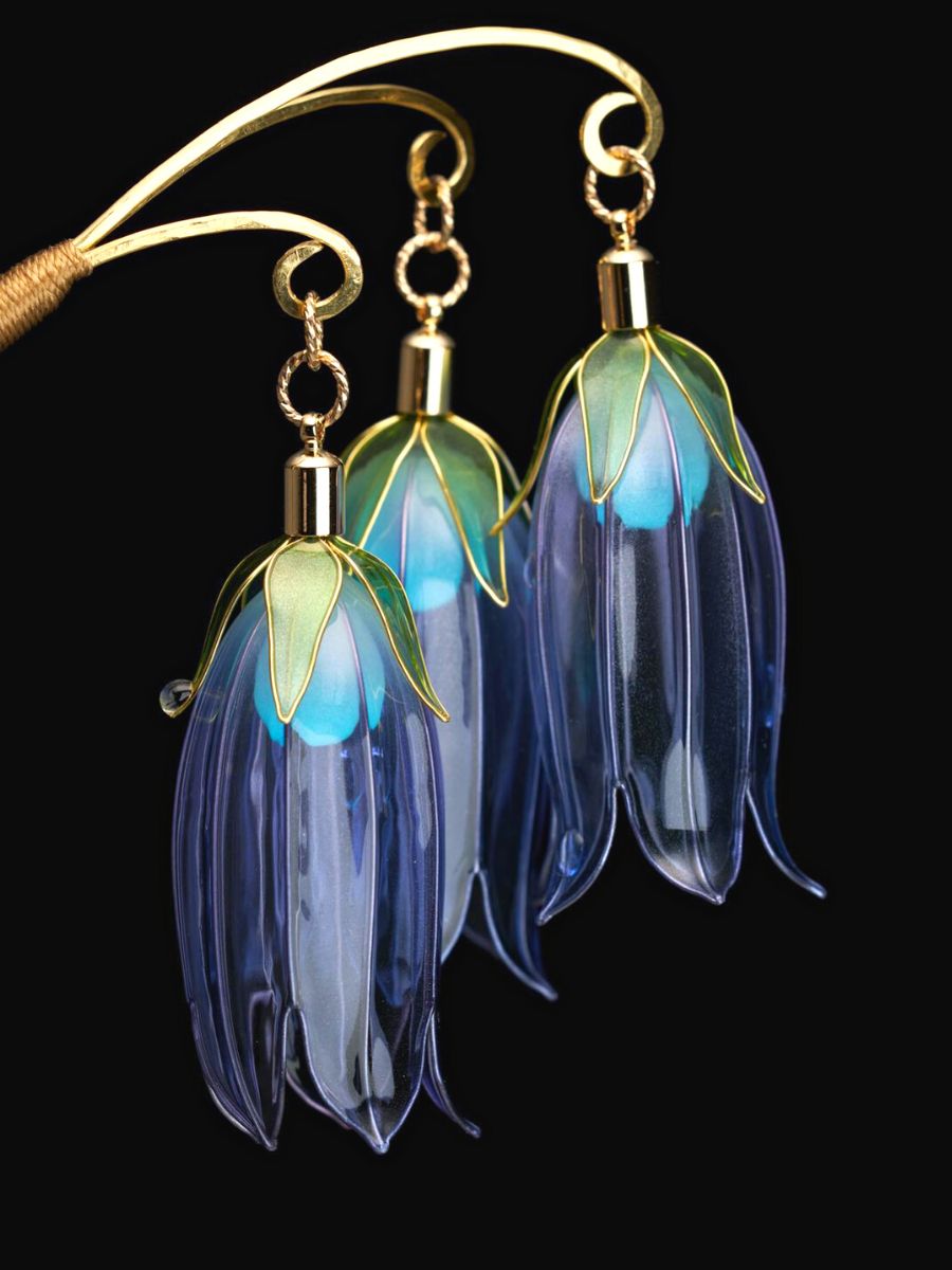 Hanging flower lanterns for hair in blue tones