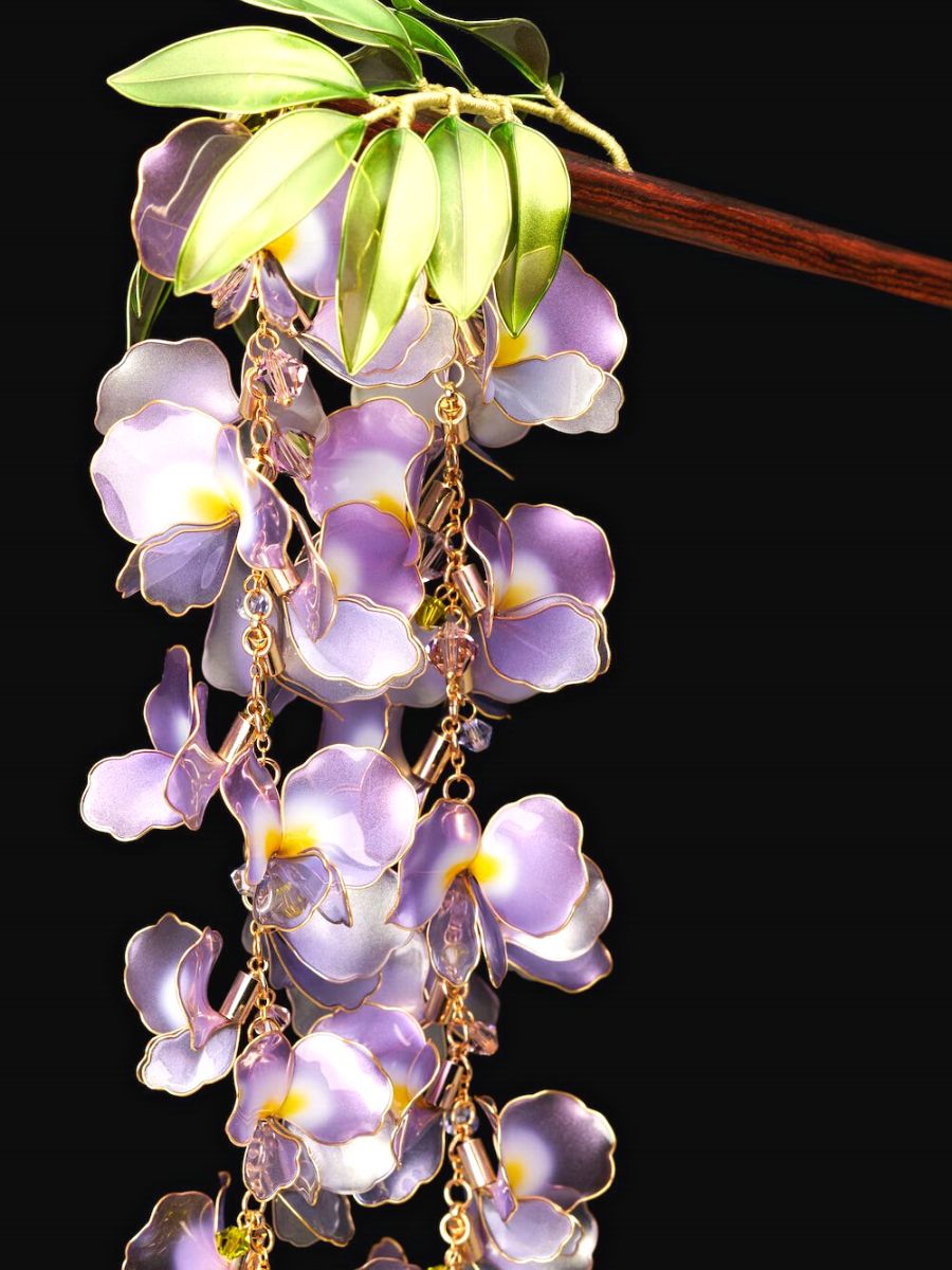 Closeup detail of Sekaes hairpins