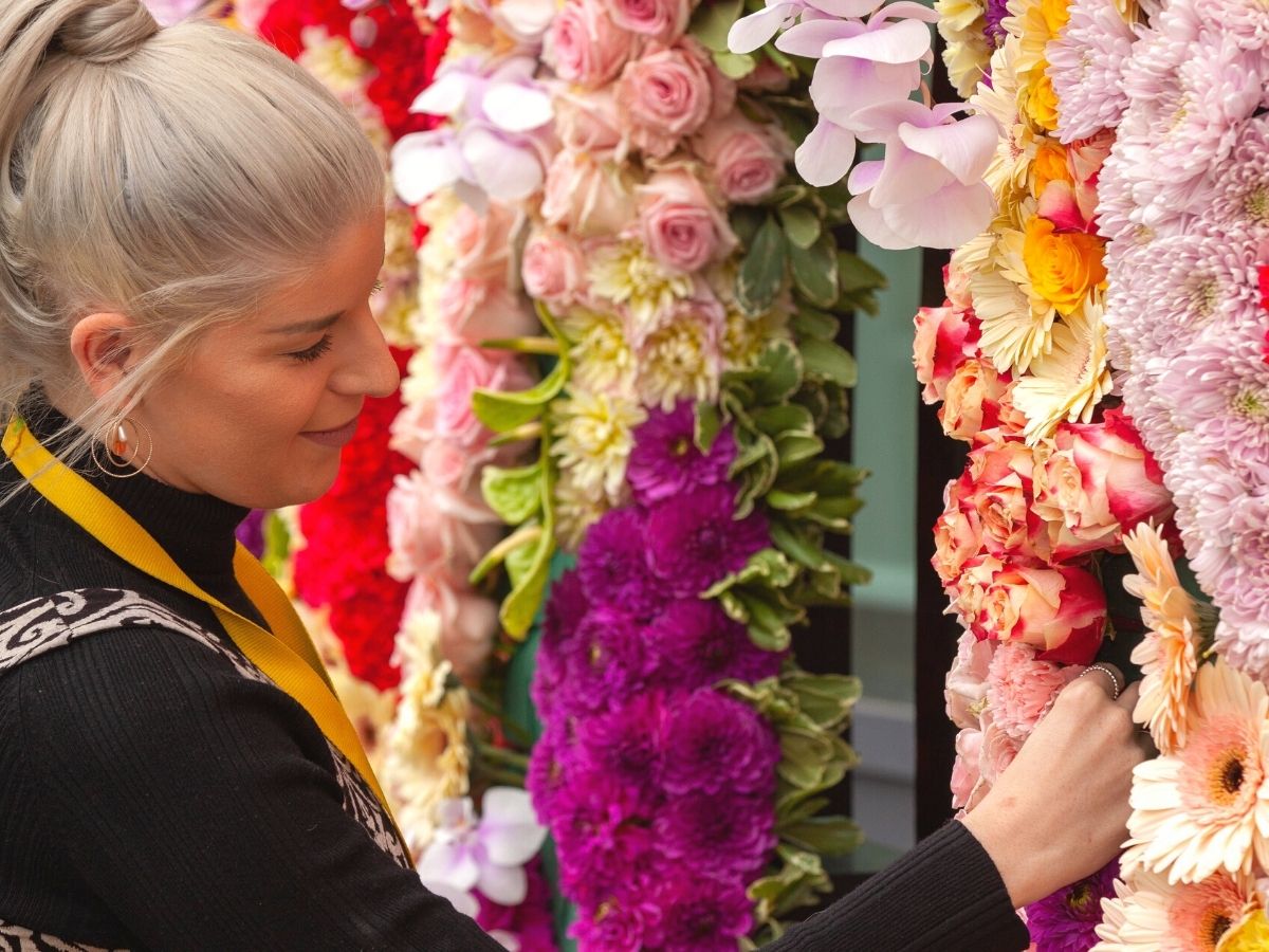 Happy people during Interflora celebration