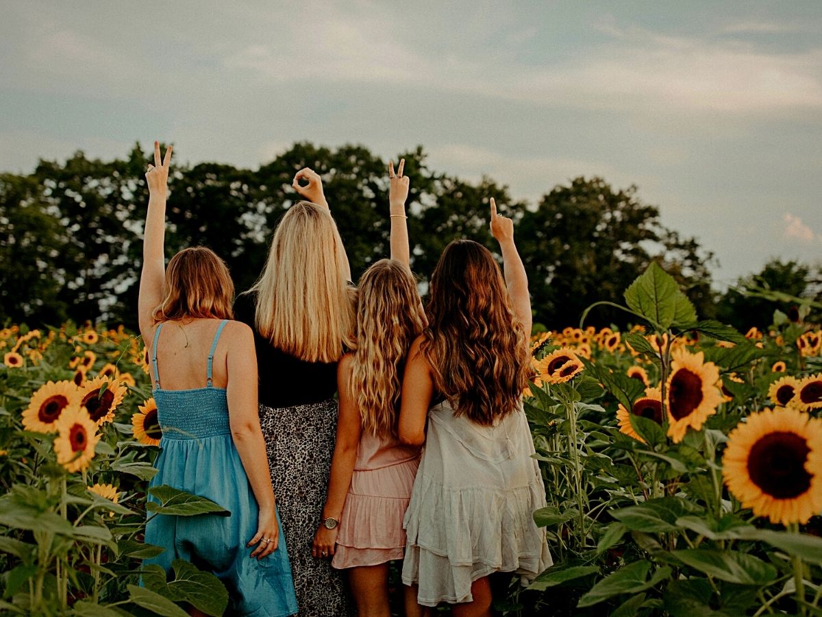 flowers that represent friendship