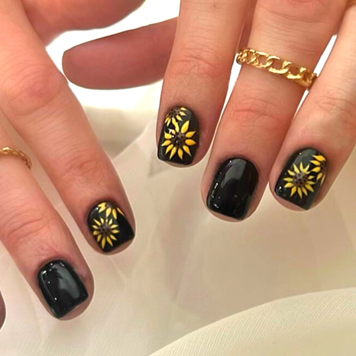 Floral Nail Art Is Very Trendy and Here Are 10 Inspirational Flower Desi