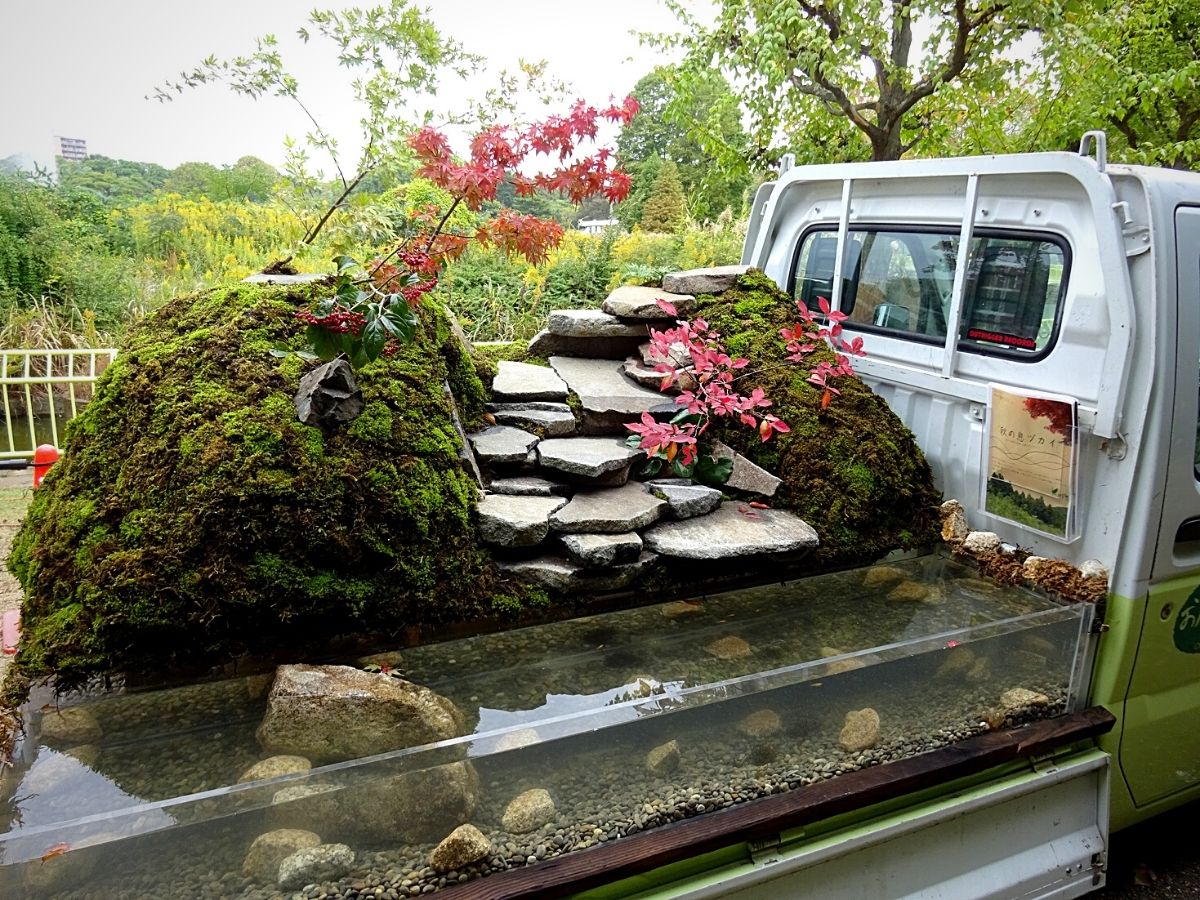 Kei-tora trucks in gardening practices