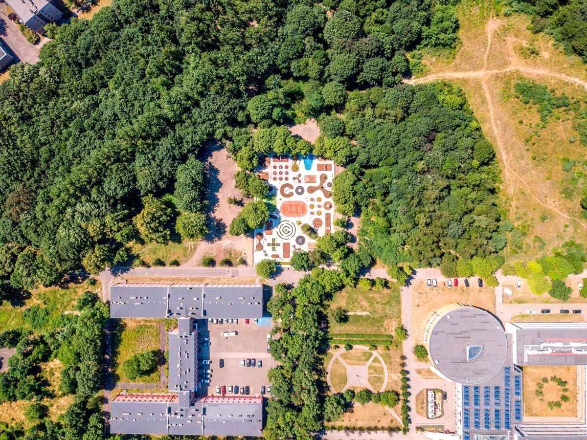 Upper view of the amount of nature surrounding the park