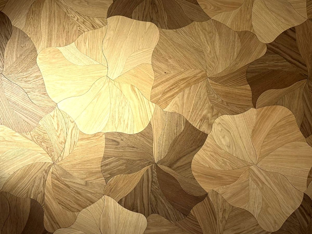 Wooden tiles in blooming shape by Giovanni Barbieri
